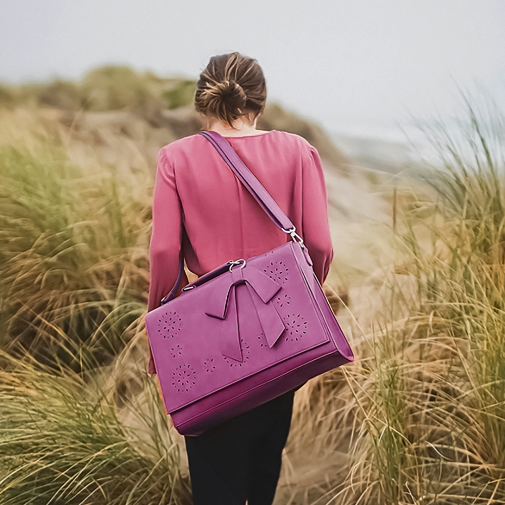 Bolsa con flores cortadas con láser
