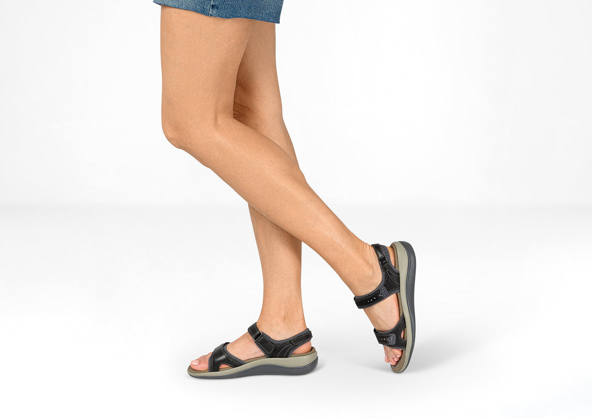 Sandalias ajustables de tres tirantes