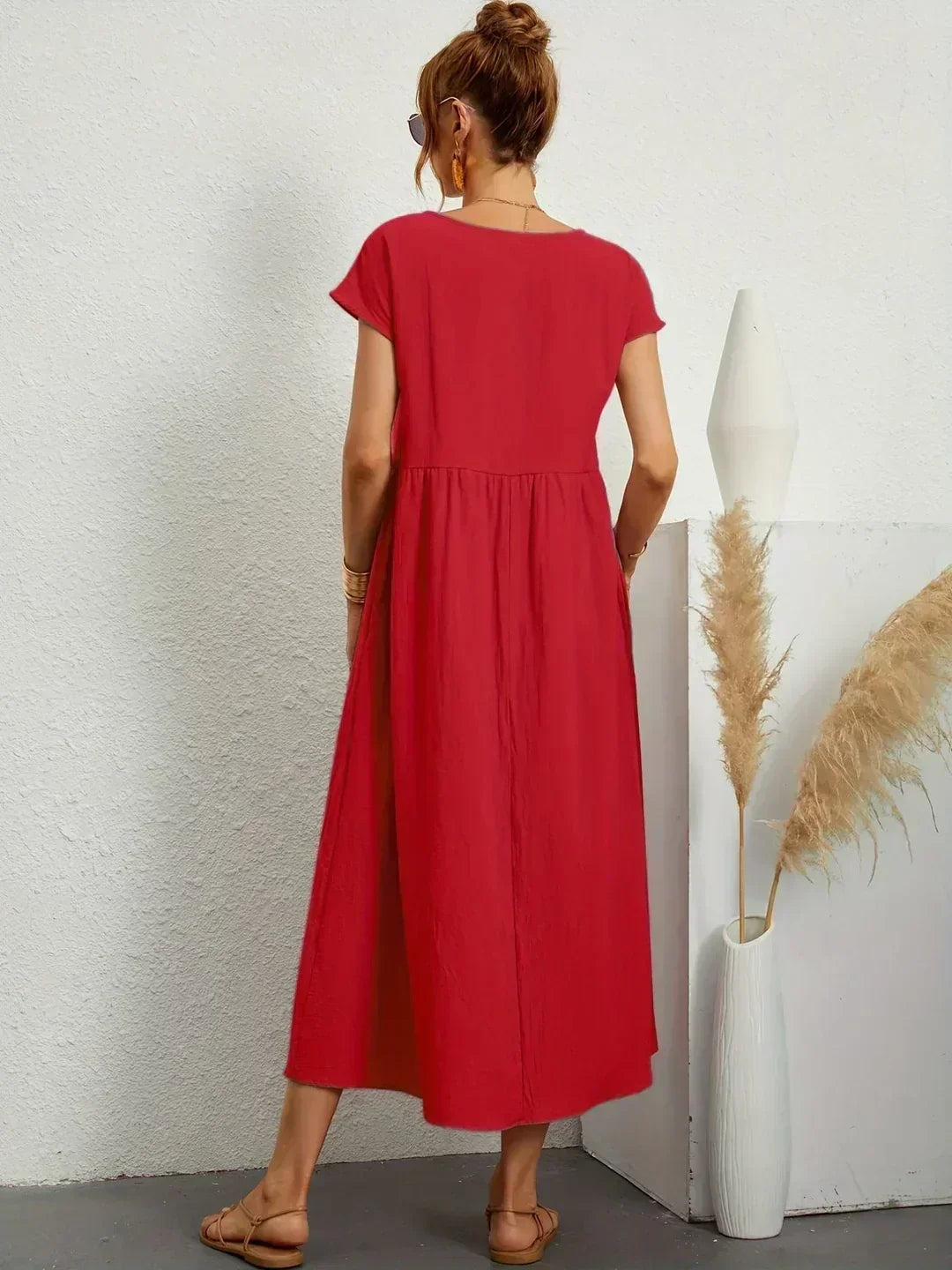 Vestido midi con falda acampanada