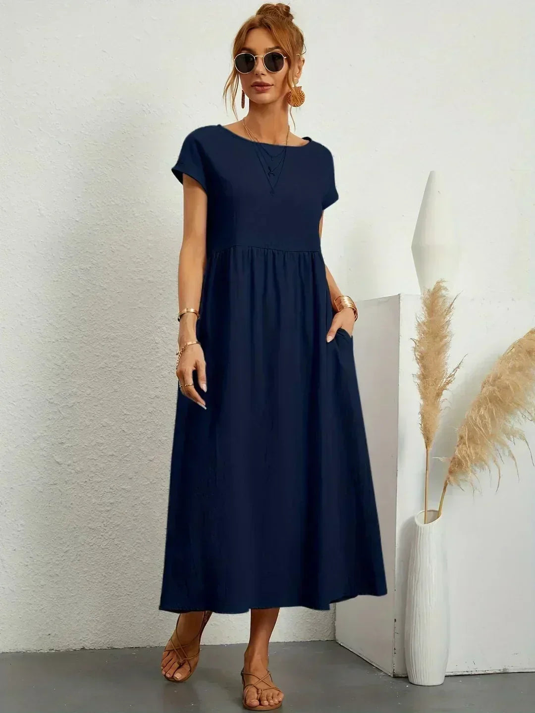 Vestido midi con falda acampanada