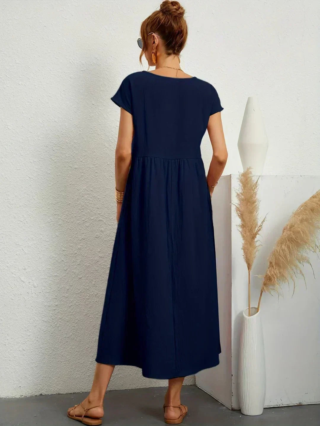 Vestido midi con falda acampanada