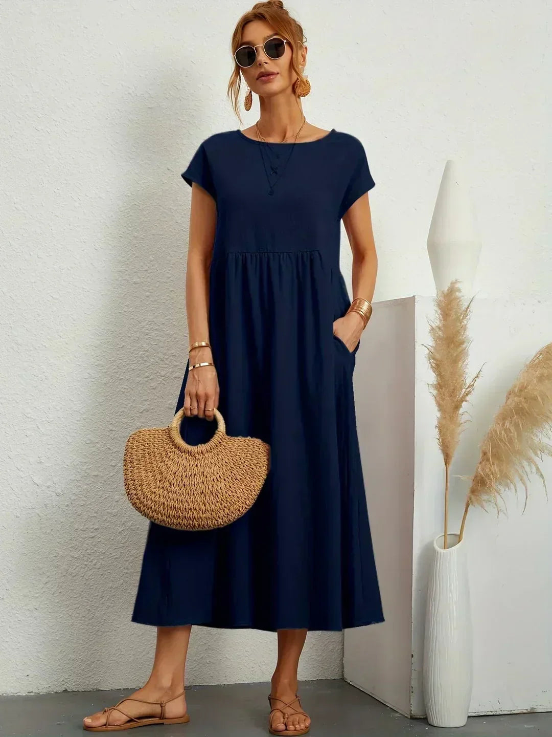 Vestido midi con falda acampanada
