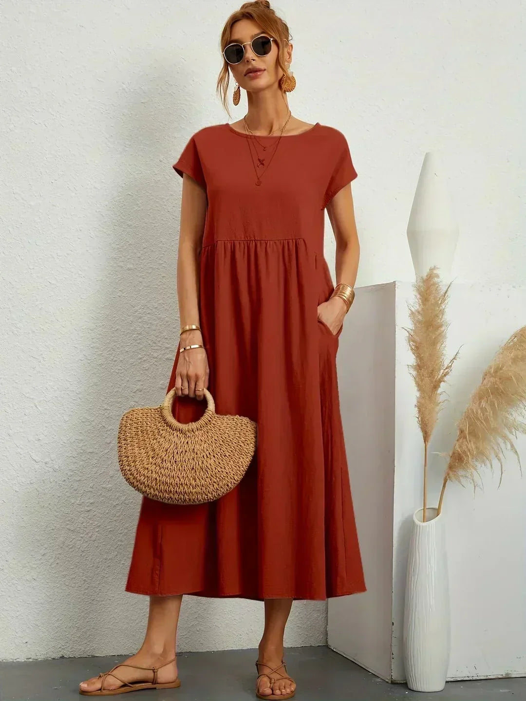 Vestido midi con falda acampanada