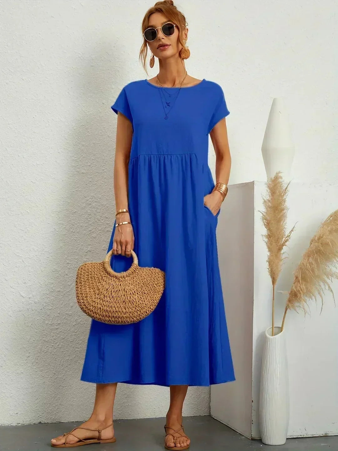 Vestido midi con falda acampanada