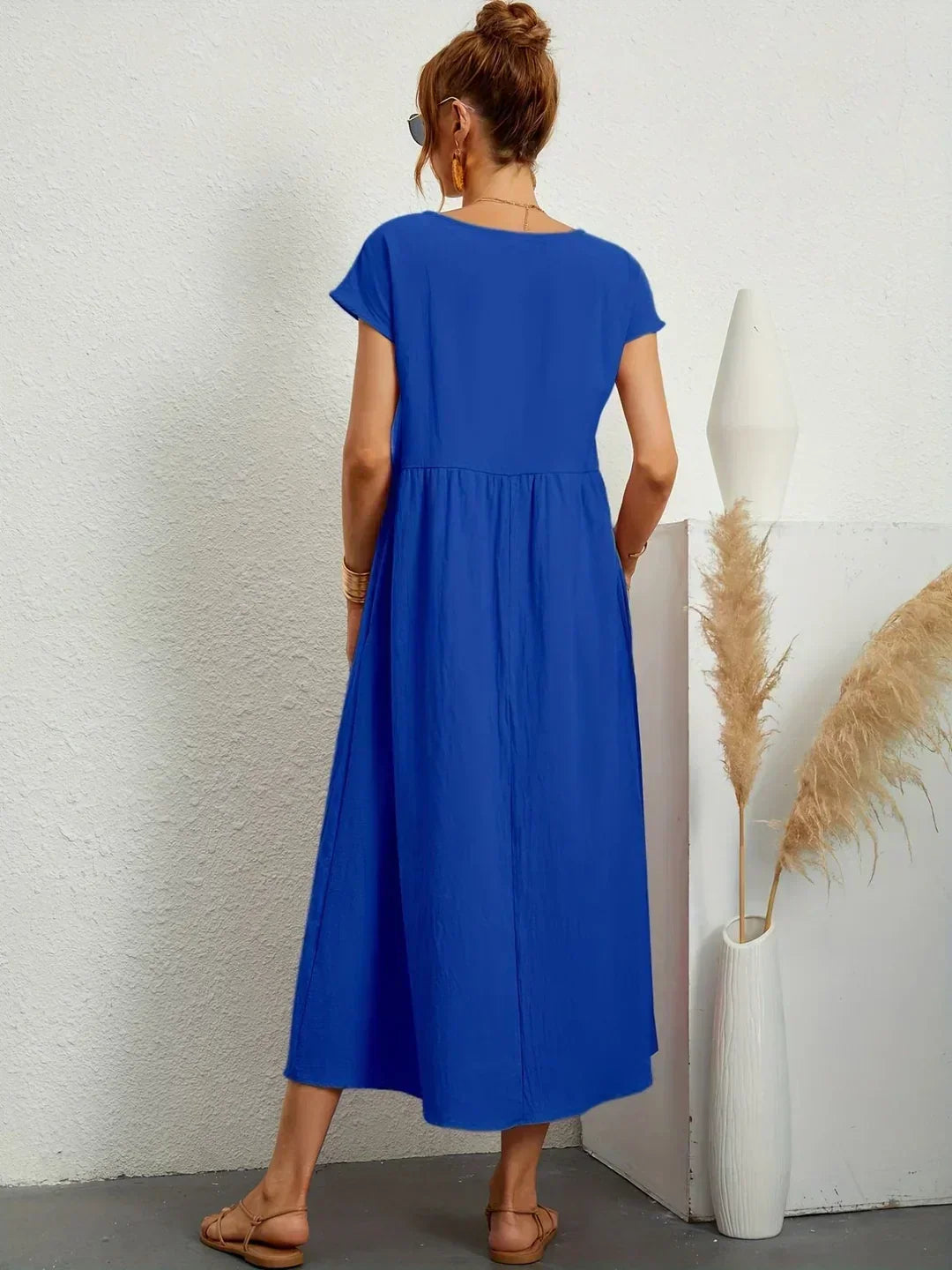 Vestido midi con falda acampanada