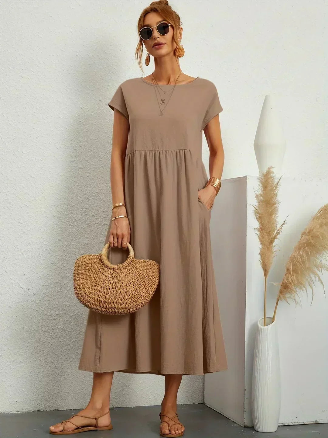 Vestido midi con falda acampanada