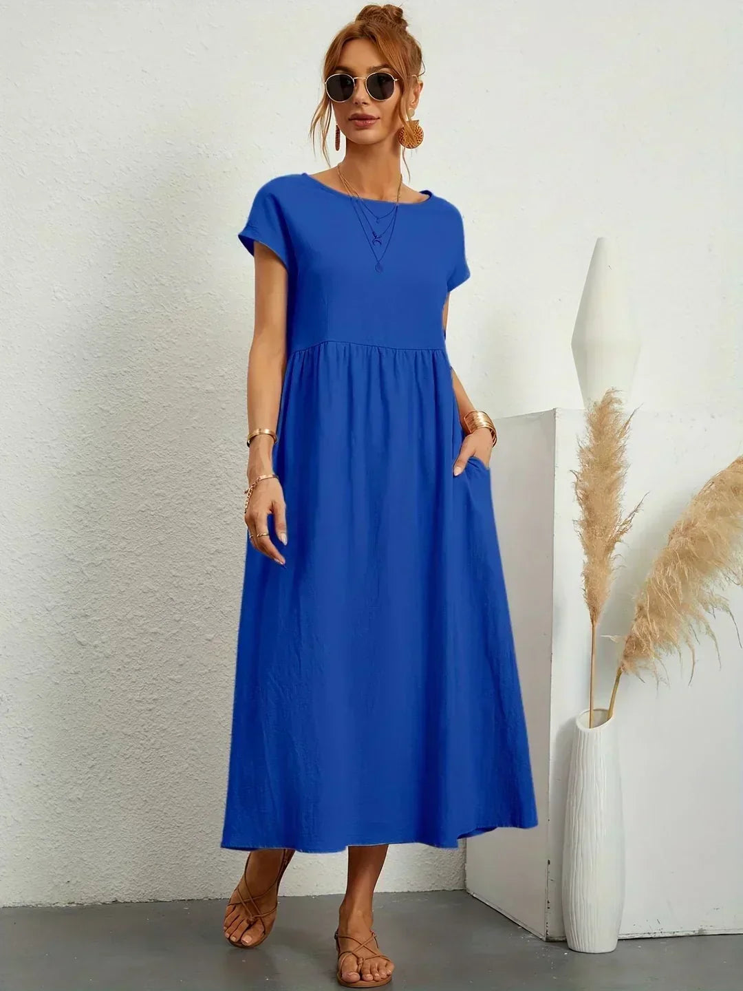 Vestido midi con falda acampanada