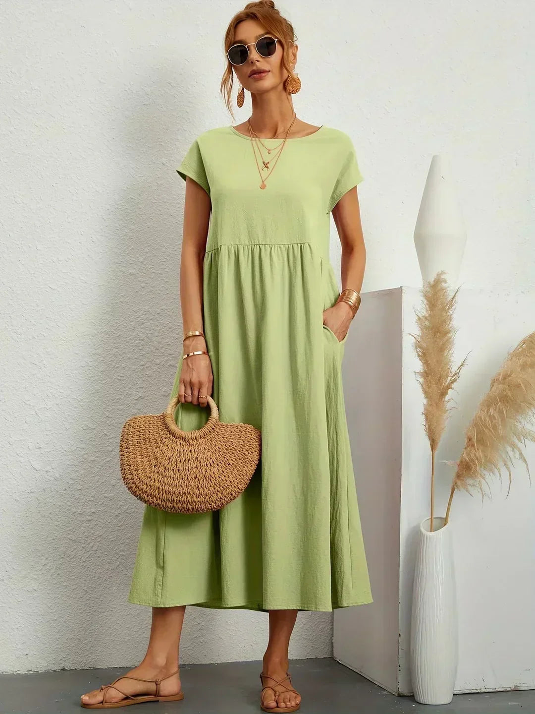 Vestido midi con falda acampanada