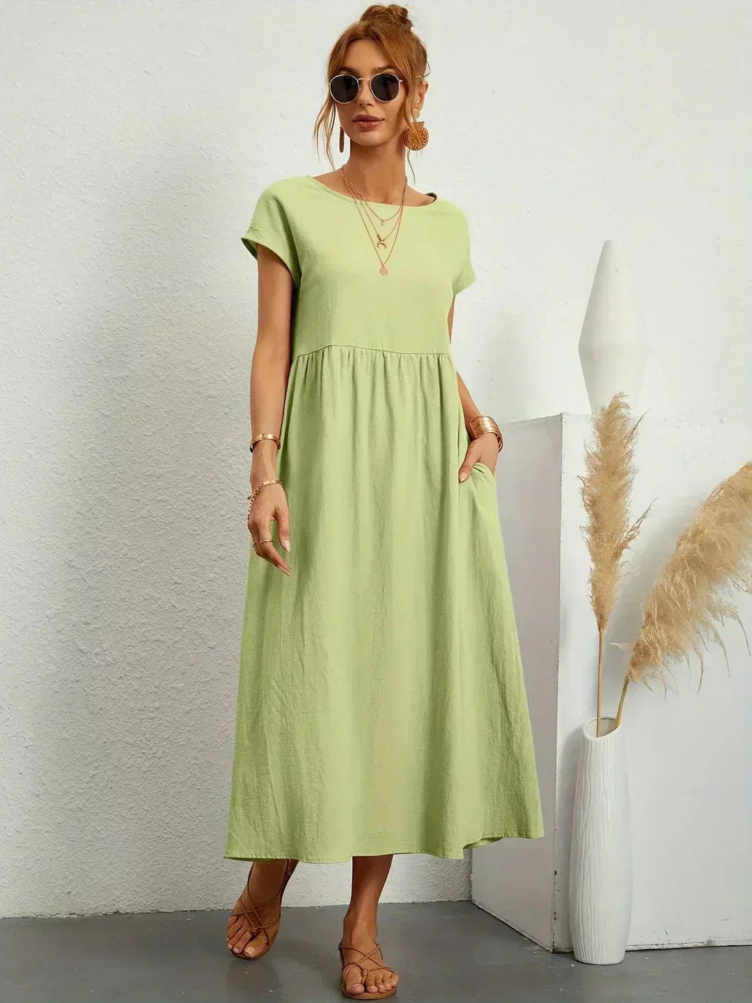 Vestido midi con falda acampanada