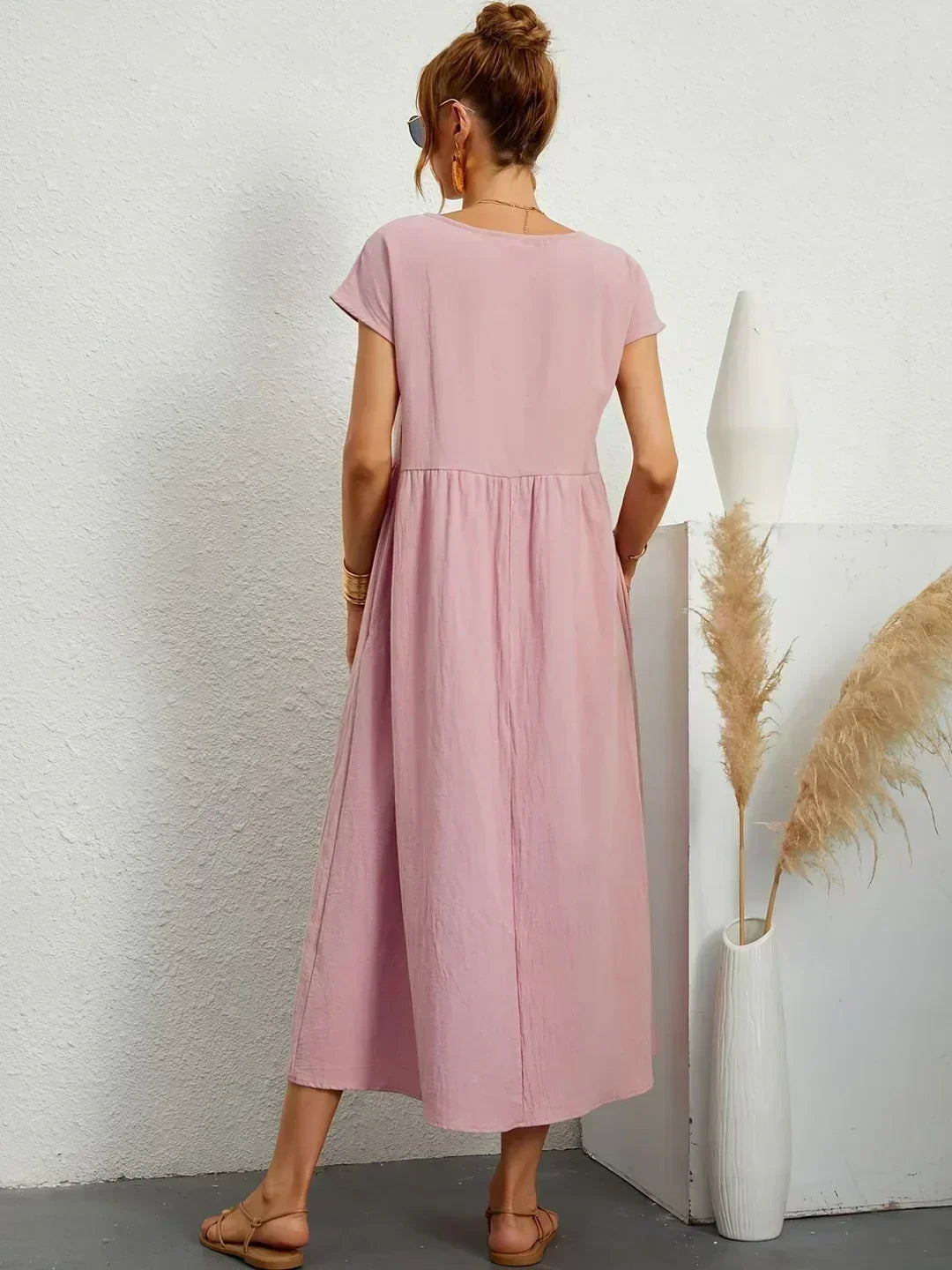 Vestido midi con falda acampanada