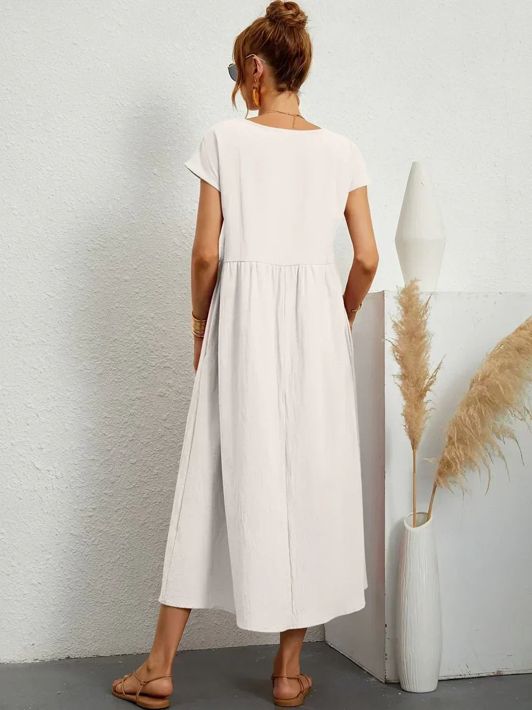 Vestido midi con falda acampanada