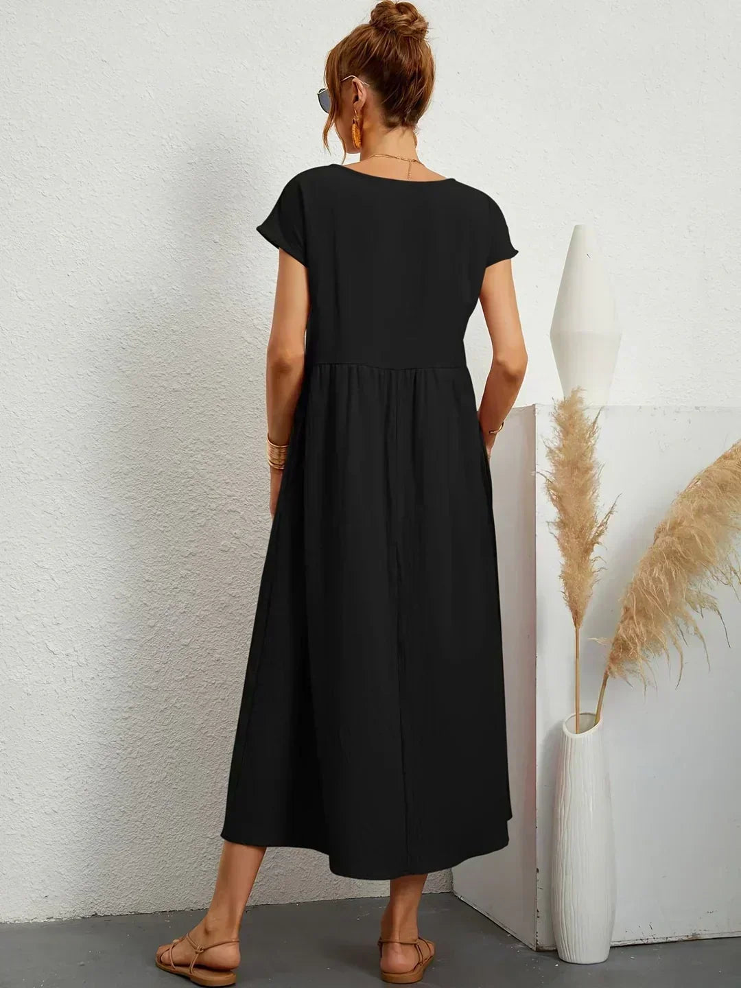Vestido midi con falda acampanada