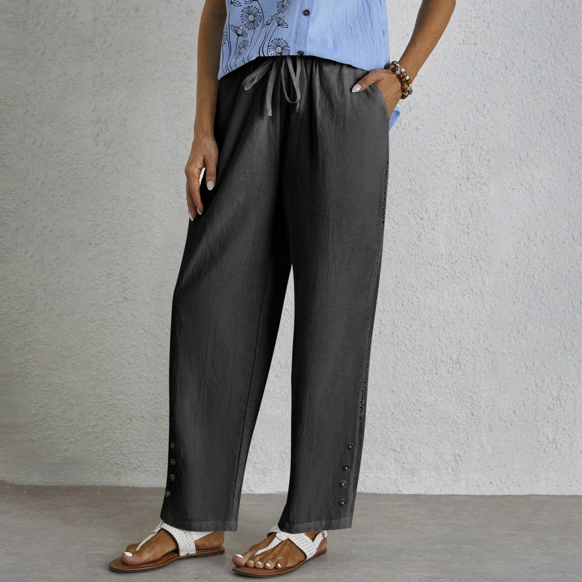 Pantalón relajado con botones