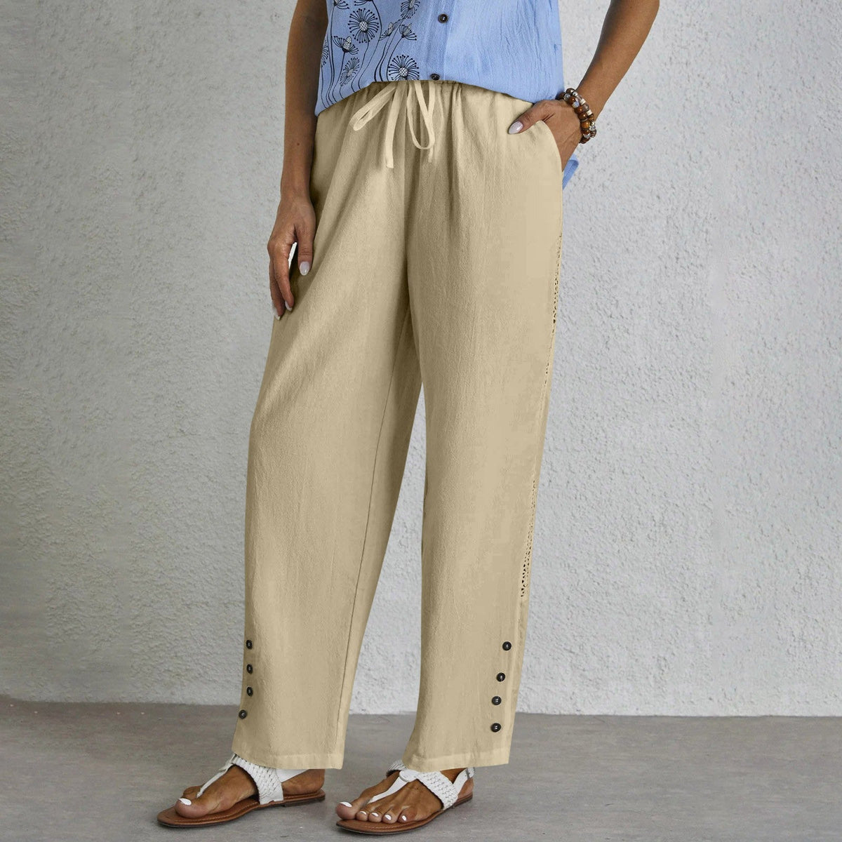 Pantalón relajado con botones