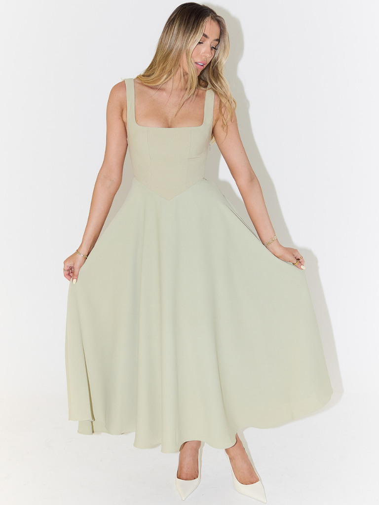Vestido midi fluido con escote cuadrado