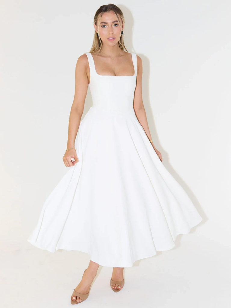 Vestido midi fluido con cuello cuadrado