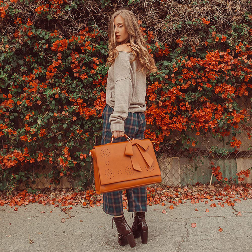 Bolsa con flores cortadas con láser