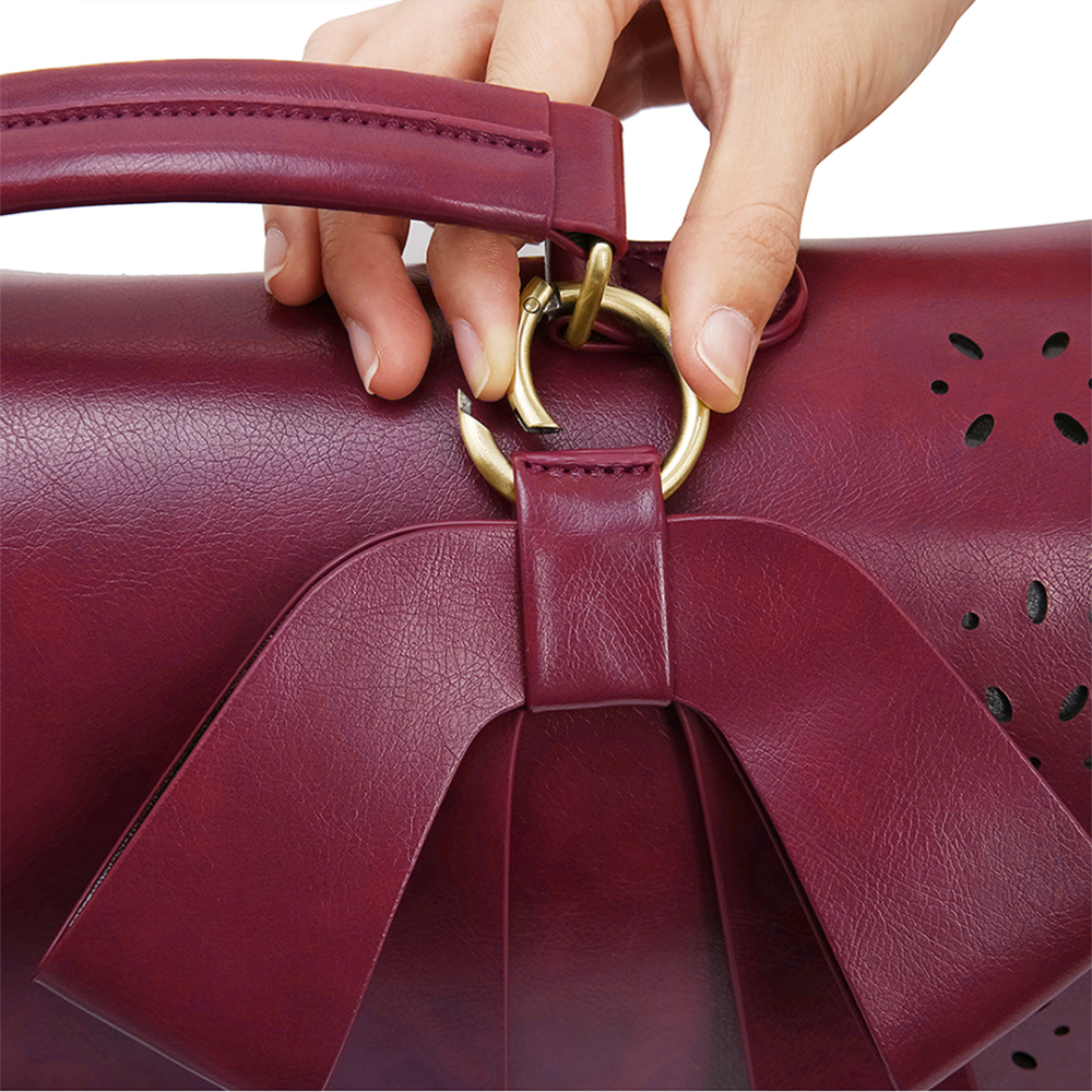 Bolsa con flores cortadas con láser