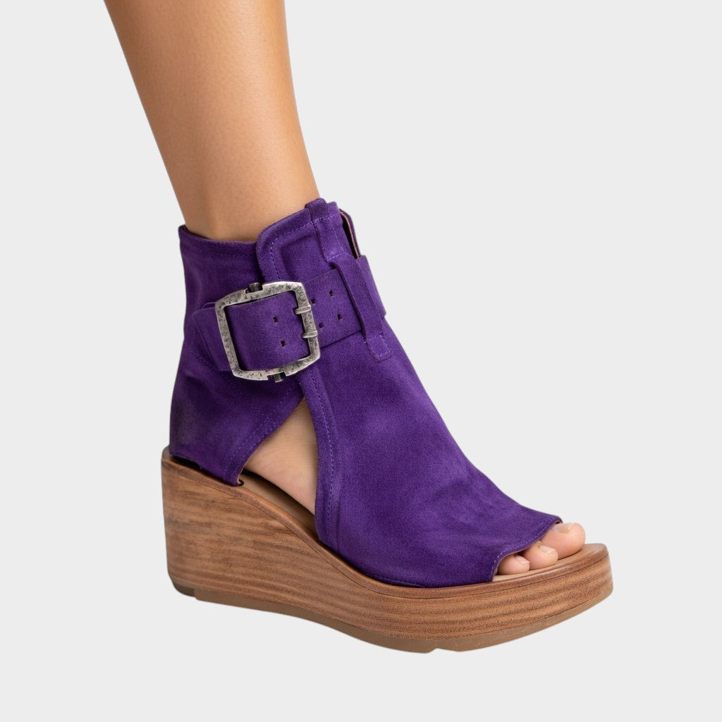 Botines con cuña y punta abierta