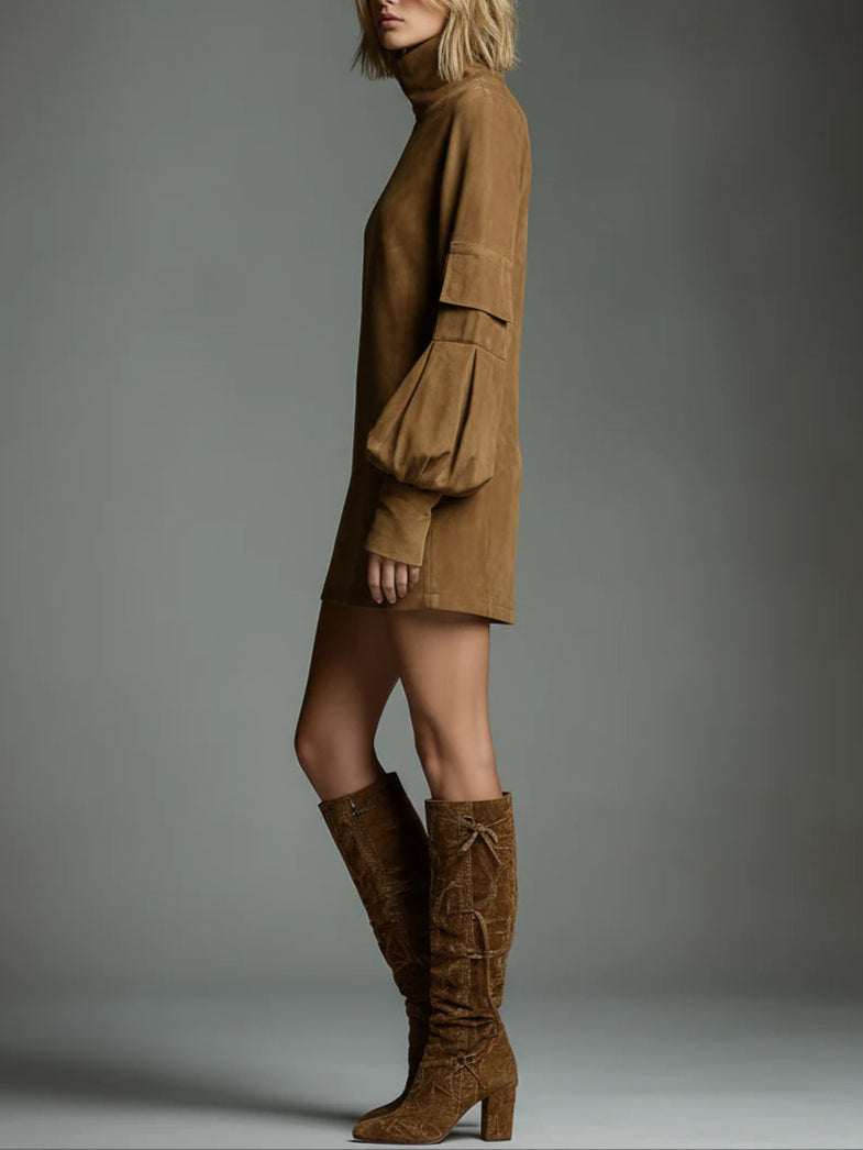 Vestido corto de ante sintético con cuello alto