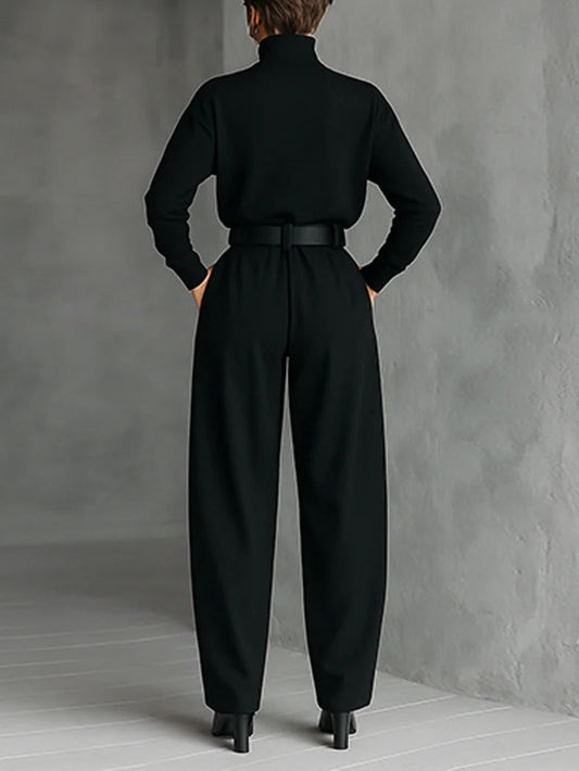 Conjunto de top de cuello alto negro y pantalón recto