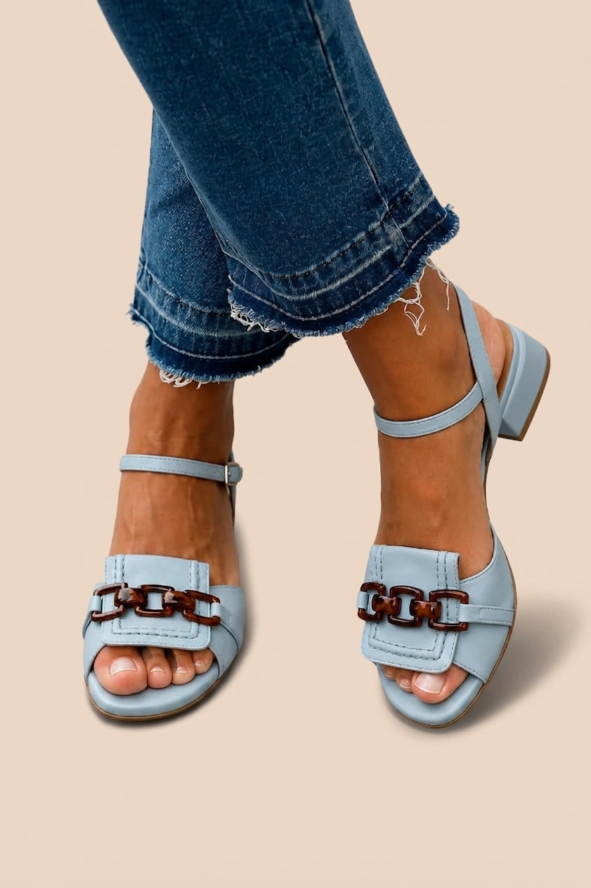 Sandalias de tacón azul claro