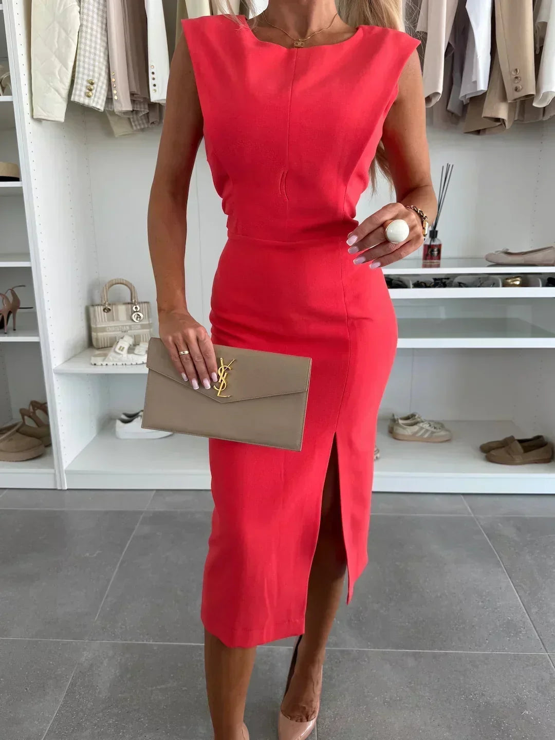 Vestido midi con botones delanteros