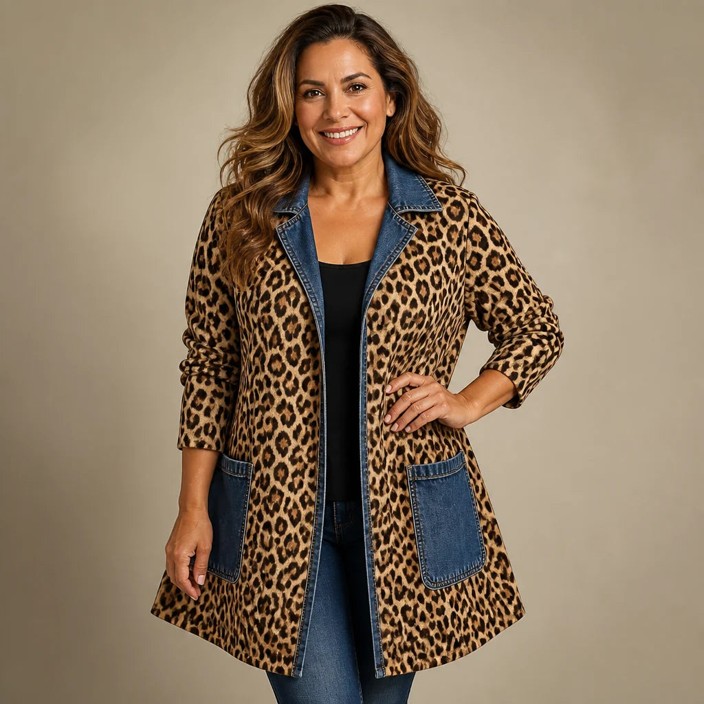 Chaqueta larga de leopardo con detalles vaquero