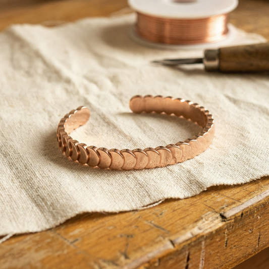 Pulsera de cobre martillado ajustable