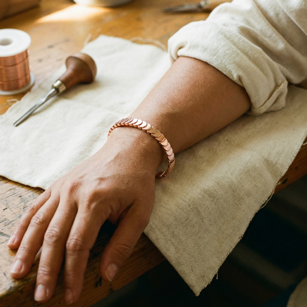 Pulsera de cobre martillado ajustable