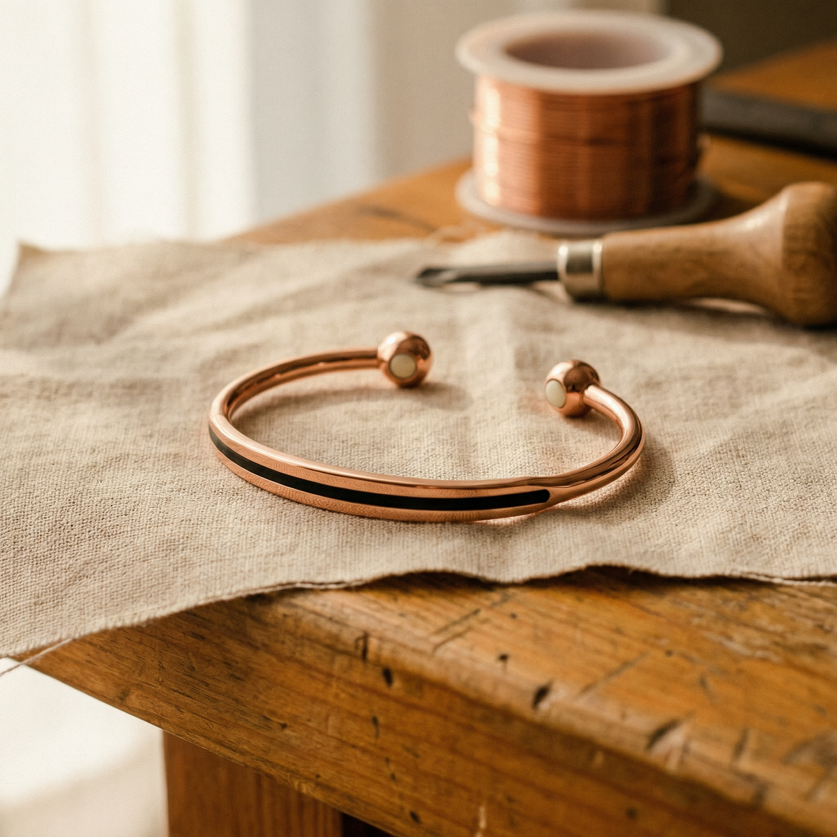 Pulsera de cobre martillado con magnete