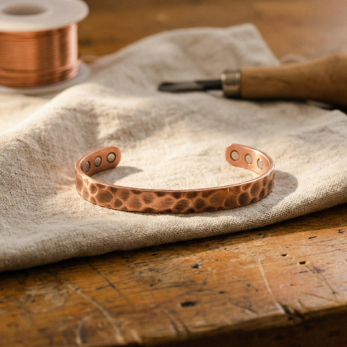 Pulsera de cobre forjado con magnete