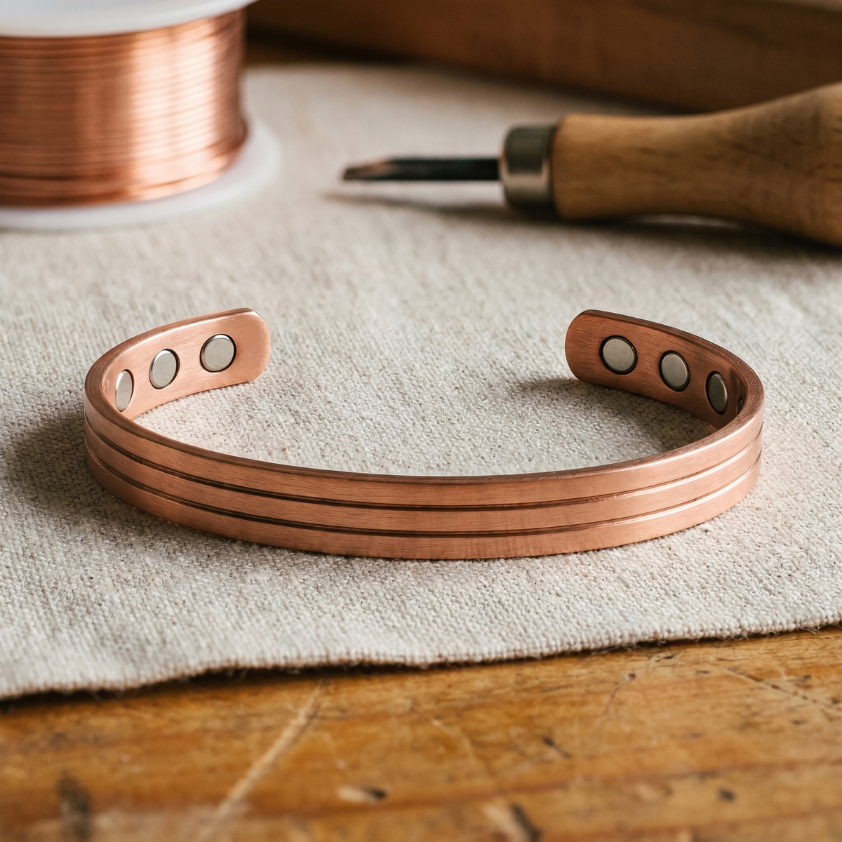 Pulsera de cobre martillado con magnete