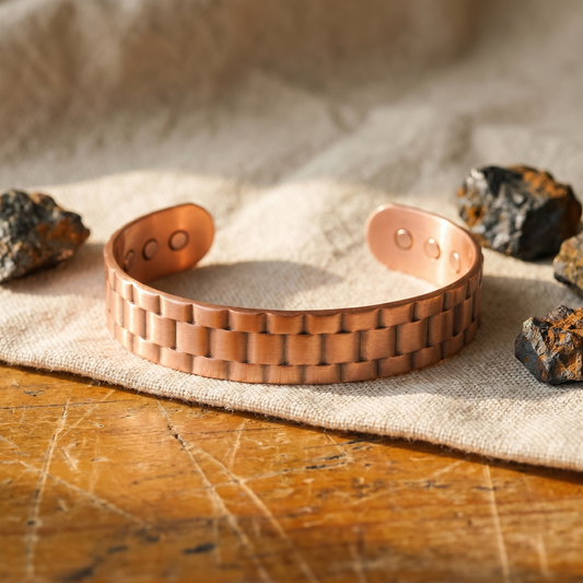 Pulsera de cobre martillado con magnete regulable