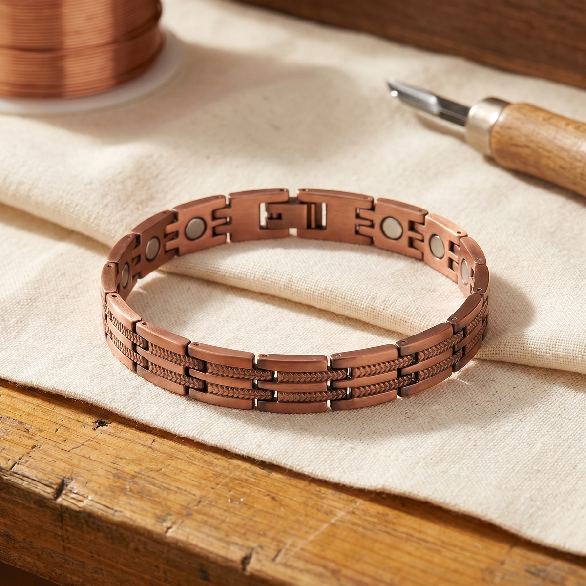 Pulsera de cobre martillado con magnete