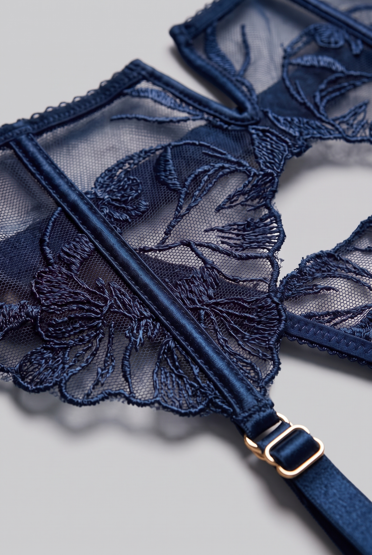 Scarlet Siren | Embroidered Lace Set in Navy