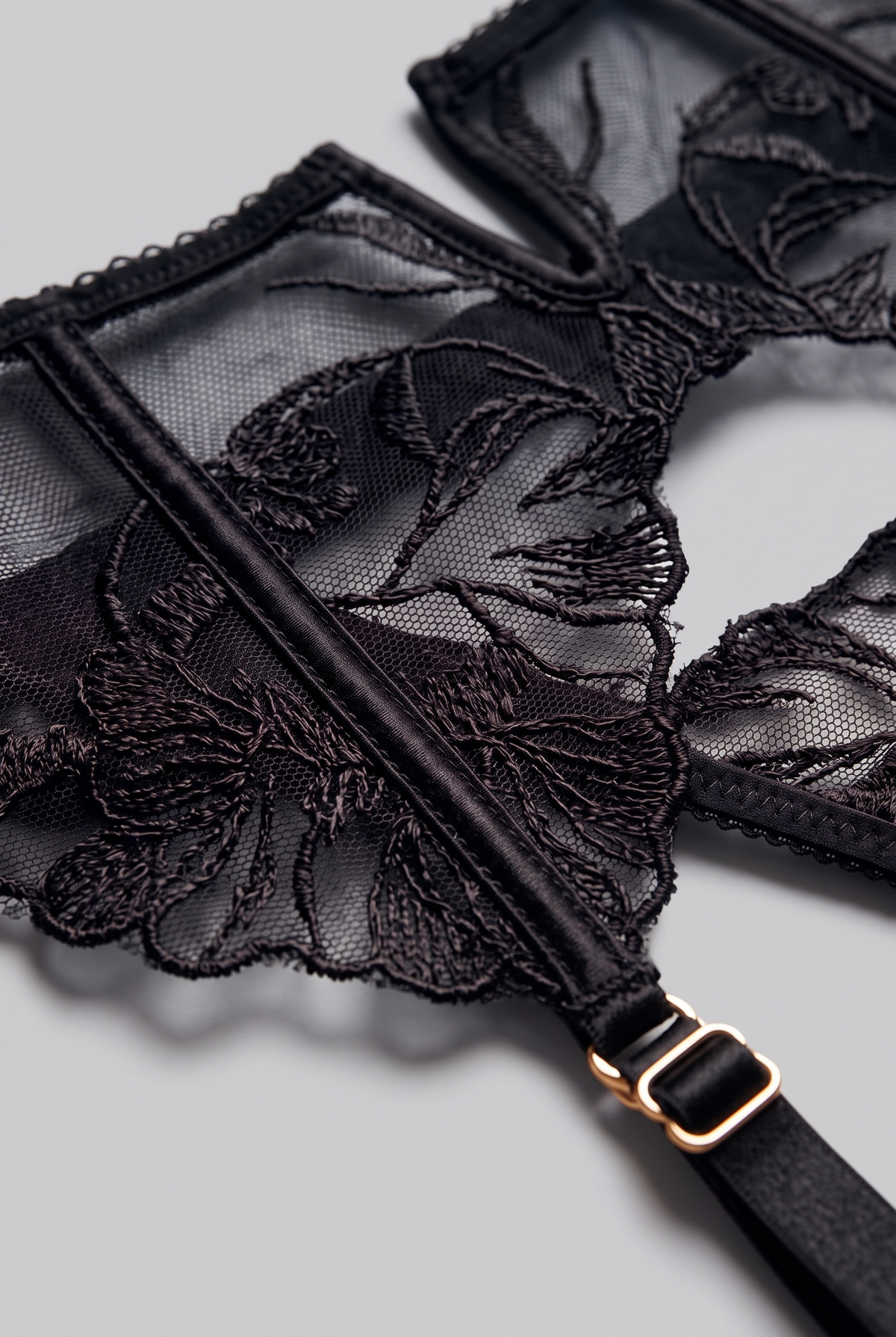 Scarlet Siren | Embroidered Lace Set in Black