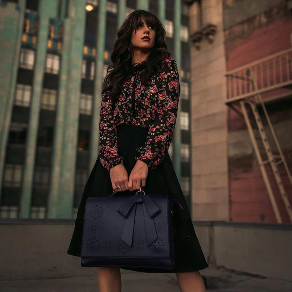 Bolsa con flores cortadas con láser