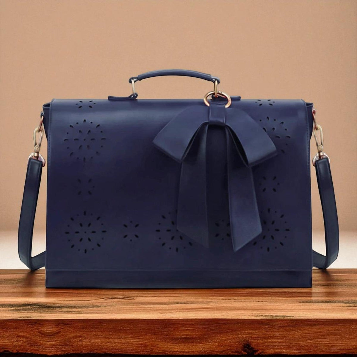 Bolsa con flores cortadas con láser