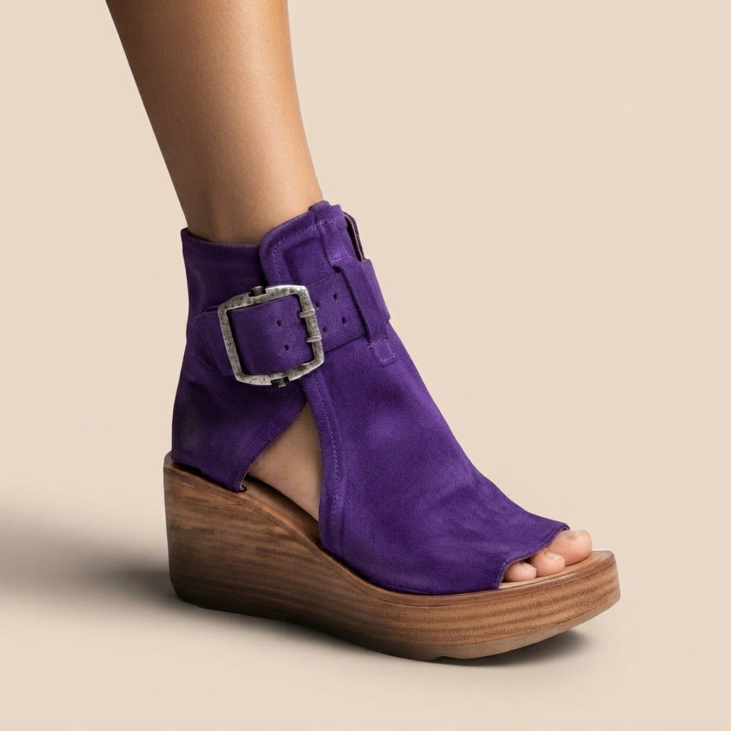 Botines con cuña y punta abierta