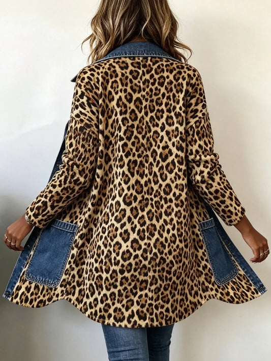 Chaqueta larga de leopardo con detalles vaquero