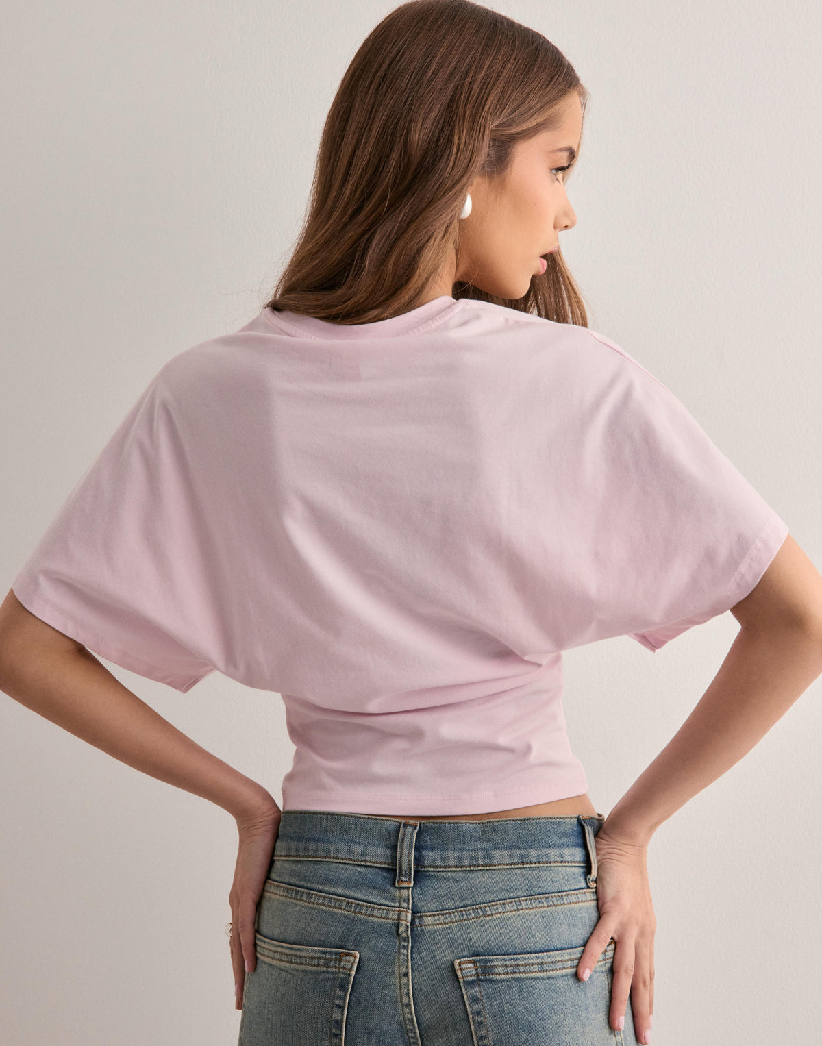 Top ajustado con mangas anchas