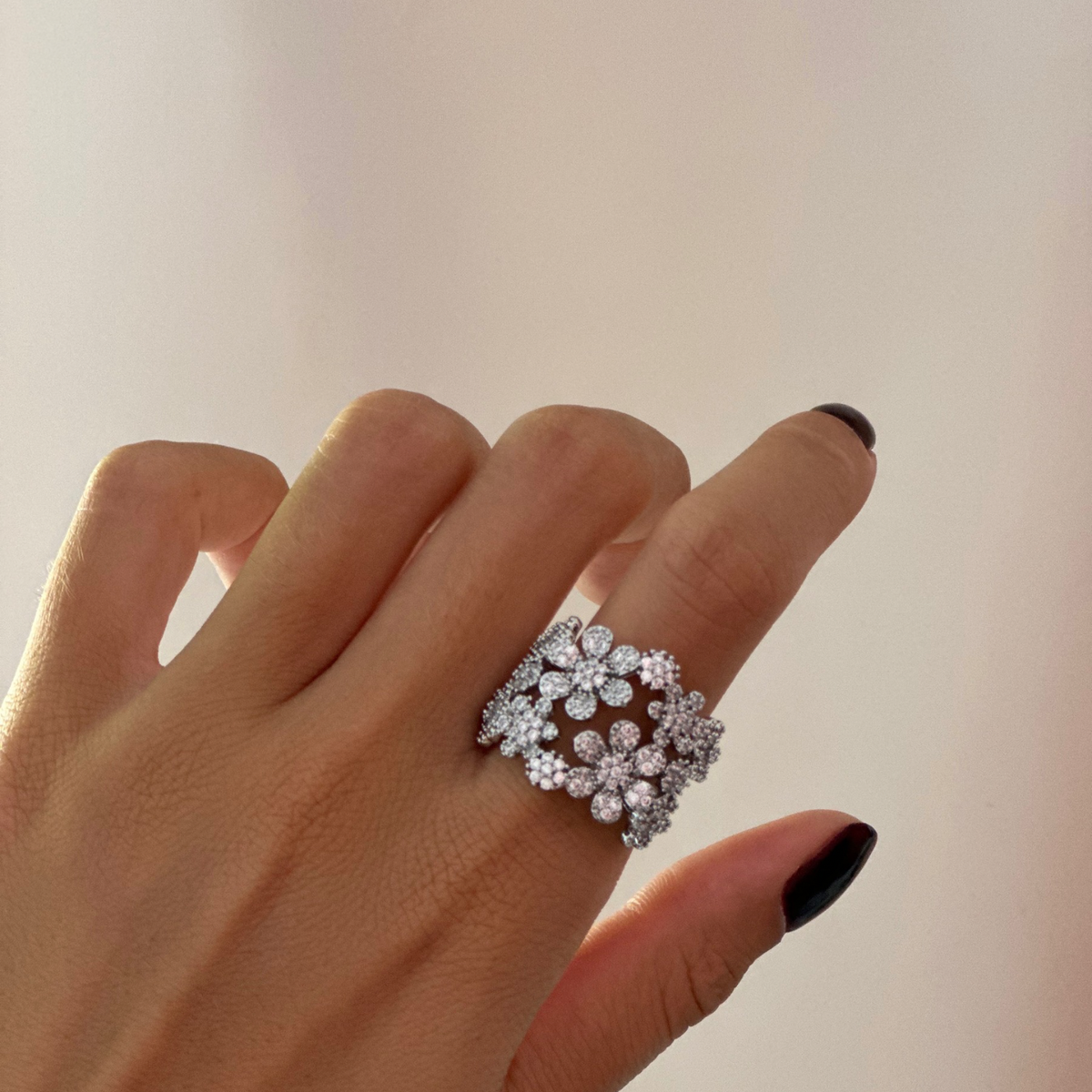 Anillo de circonias