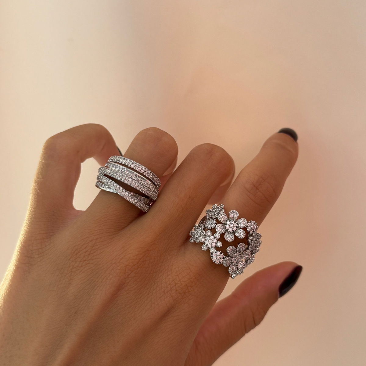 Anillo de circonias